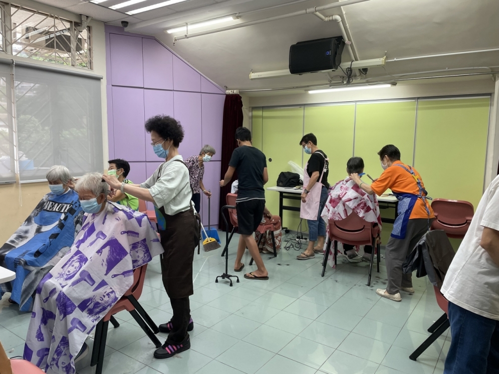 剪髮義工